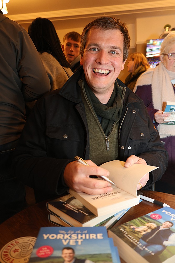 3M8A4566 matt the yorkshire vet and sheep dog